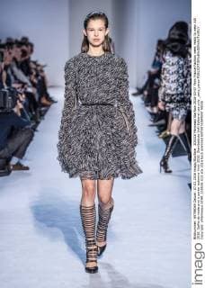 205528 Marineau Starface 2016-03-07 Paris France Fashion week ready to wear AW 2016. Defile de mode pret a porter automne hiver 2016. Giambattista Valli Editorial use only _sans_perso  Copyright: xMarineaux STAR_205528_023