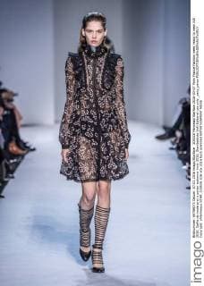 205528 Marineau Starface 2016-03-07 Paris France Fashion week ready to wear AW 2016. Defile de mode pret a porter automne hiver 2016. Giambattista Valli Editorial use only _sans_perso  Copyright: xMarineaux STAR_205528_026