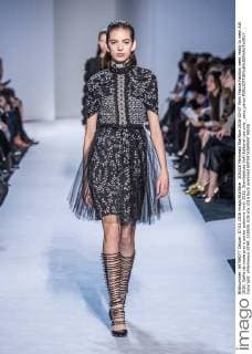 205528 Marineau Starface 2016-03-07 Paris France Fashion week ready to wear AW 2016. Defile de mode pret a porter automne hiver 2016. Giambattista Valli Editorial use only _sans_perso  Copyright: xMarineaux STAR_205528_029