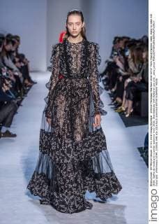 205528 Marineau Starface 2016-03-07 Paris France Fashion week ready to wear AW 2016. Defile de mode pret a porter automne hiver 2016. Giambattista Valli Editorial use only _sans_perso  Copyright: xMarineaux STAR_205528_048