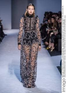 205528 Marineau Starface 2016-03-07 Paris France Fashion week ready to wear AW 2016. Defile de mode pret a porter automne hiver 2016. Giambattista Valli Editorial use only _sans_perso; Hadid, Gigi  Copyright: xMarineaux STAR_205528_050