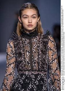 205528 Marineau Starface 2016-03-07 Paris France Fashion week ready to wear AW 2016. Defile de mode pret a porter automne hiver 2016. Giambattista Valli Editorial use only Hadid, Gigi  Copyright: xMarineaux STAR_205528_052