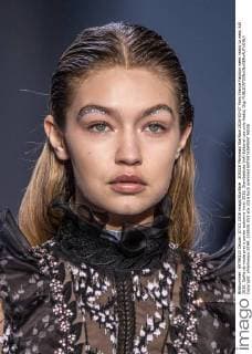 205528 Marineau Starface 2016-03-07 Paris France Fashion week ready to wear AW 2016. Defile de mode pret a porter automne hiver 2016. Giambattista Valli Editorial use only Hadid, Gigi  Copyright: xMarineaux STAR_205528_053