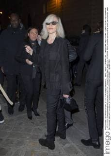 Betty Catroux CELEBRITES : Defile Yves Saint Laurent - Pret a Porter Automne Hiver - 07 03 2016 GwendolineLeGoff Panoramic 