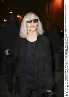 Betty Catroux CELEBRITES : Defile Yves Saint Laurent - Pret a Porter Automne Hiver - 07 03 2016 GwendolineLeGoff Panoramic 