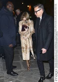 Anna Wintour CELEBRITES : Defile Yves Saint Laurent - Pret a Porter Automne Hiver - 07 03 2016 GwendolineLeGoff Panoramic 