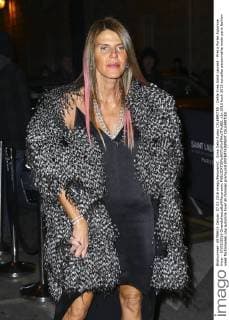 Anna Dello Russo CELEBRITES : Defile Yves Saint Laurent - Pret a Porter Automne Hiver - 07 03 2016 GwendolineLeGoff Panoramic 