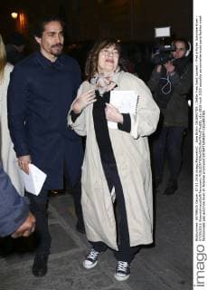 Jane Birkin CELEBRITES : Defile Yves Saint Laurent - Pret a Porter Automne Hiver - 07 03 2016 GwendolineLeGoff Panoramic 