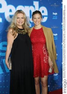 Bar Refaeli mit Mutter 1. People Germany Style Award Verleihung, Auszeichnung; Ehrung Hotel Vier Jahreszeiten Kempinski München 07. März 2016