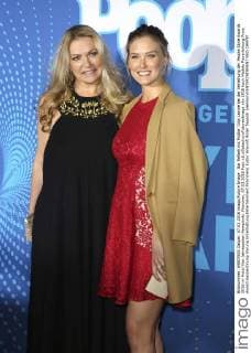 Bar Refaeli mit Mutter Tzipi Levine bei der Verleihung der People Style Awards 2016 im Hotel Vier Jahreszeiten Kempinski. München, 07.03.2016 Foto:xS.xGabschx xFuturexImage