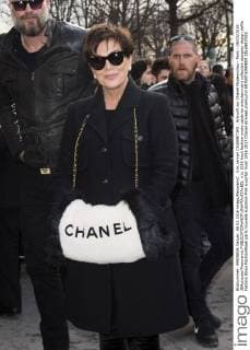 Kris Jenner CELEBRITIES : Ankunft zur Chanel Modenschau - Paris - 08 03 2016 JBAutissier Panoramic 