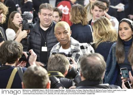 205561 Julien de Rosa Starface 2016-03-08 Paris France Fashion week ready to wear AW 2016. Defile de mode pret a porter automne hiver 2016. Chanel Williams, Pharrell  Copyright: xJulienxdexRosax xStarfacex STAR_205561_004