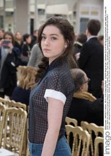 205559 Serge Arnal Starface 2016-03-08 Paris France Fashion week ready to wear AW 2016. Defile de mode pret a porter automne hiver 2016. Chanel. People. Front Row. Vartolomei, Anamaria  Copyright: xSergexArnalx xStarfacex STAR_205559_006