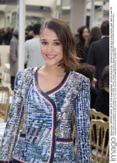 205559 Serge Arnal Starface 2016-03-08 Paris France Fashion week ready to wear AW 2016. Defile de mode pret a porter automne hiver 2016. Chanel. People. Front Row. Bessis, Lola  Copyright: xSergexArnalx xStarfacex STAR_205559_007