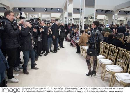 205559 Serge Arnal Starface 2016-03-08 Paris France Fashion week ready to wear AW 2016. Defile de mode pret a porter automne hiver 2016. Chanel. People. Front Row. Frangipane, Ashley Nicolette (Halsey )  Copyright: xSergexArnalx xStarfacex STAR_205559_008