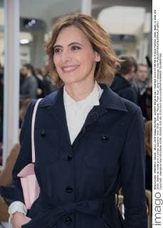 205559 Serge Arnal Starface 2016-03-08 Paris France Fashion week ready to wear AW 2016. Defile de mode pret a porter automne hiver 2016. Chanel. People. Front Row. de la Fressange, Inès  Copyright: xSergexArnalx xStarfacex STAR_205559_015