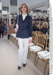205559 Serge Arnal Starface 2016-03-08 Paris France Fashion week ready to wear AW 2016. Defile de mode pret a porter automne hiver 2016. Chanel. People. Front Row. de la Fressange, Inès  Copyright: xSergexArnalx xStarfacex STAR_205559_016