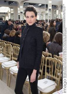 205559 Serge Arnal Starface 2016-03-08 Paris France Fashion week ready to wear AW 2016. Defile de mode pret a porter automne hiver 2016. Chanel. People. Front Row. Chabanol, Loan  Copyright: xSergexArnalx xStarfacex STAR_205559_023