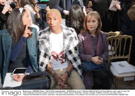 205559 Serge Arnal Starface 2016-03-08 Paris France Fashion week ready to wear AW 2016. Defile de mode pret a porter automne hiver 2016. Chanel. People. Front Row. Huppert, Isabelle; Williams, Pharrell; Lasichanh, Helen  Copyright: xSergexArnalx xStarfacex STAR_205559_034