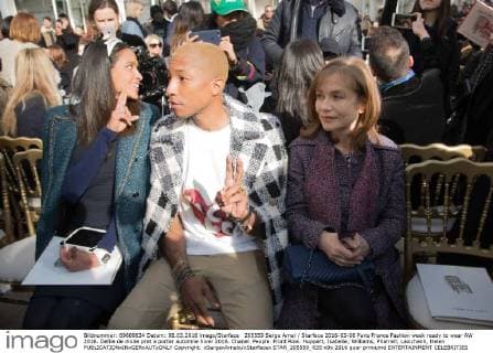 205559 Serge Arnal Starface 2016-03-08 Paris France Fashion week ready to wear AW 2016. Defile de mode pret a porter automne hiver 2016. Chanel. People. Front Row. Huppert, Isabelle; Williams, Pharrell; Lasichanh, Helen  Copyright: xSergexArnalx xStarfacex STAR_205559_035