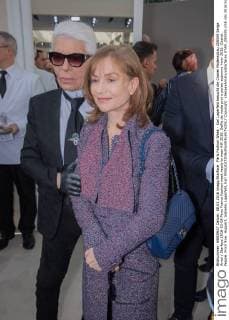 Paris Fashion Week - Karl Lagerfeld besucht die Chanel Modenschau 205559 Serge Arnal Starface 2016-03-08 Paris France Fashion week ready to wear AW 2016. Defile de mode pret a porter automne hiver 2016. Chanel. People. Front Row. Huppert, Isabelle; Lagerfeld, Karl  Copyright: xSergexArnalx xStarfacex STAR_205559_038