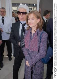 205559 Serge Arnal Starface 2016-03-08 Paris France Fashion week ready to wear AW 2016. Defile de mode pret a porter automne hiver 2016. Chanel. People. Front Row. Huppert, Isabelle; Lagerfeld, Karl  Copyright: xSergexArnalx xStarfacex STAR_205559_039