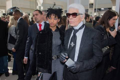 Paris Fashion Week - Karl Lagerfeld besucht die Chanel Modenschau 205559 Serge Arnal Starface 2016-03-08 Paris France Fashion week ready to wear AW 2016. Defile de mode pret a porter automne hiver 2016. Chanel. People. Front Row. Lagerfeld, Karl; Smith, Willow  Copyright: xSergexArnalx xStarfacex STAR_205559_040