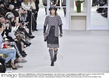 Paris Fashion Week - Chanel Modenschau 205562 Julien de Rosa Starface 2016-03-08 Paris France Fashion week ready to wear AW 2016. Defile de mode pret a porter automne hiver 2016. Chanel _sans_perso  Copyright: xJulienxdexRosax xStarfacex STAR_205562_005