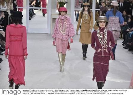 Paris Fashion Week - Chanel Modenschau 205562 Julien de Rosa Starface 2016-03-08 Paris France Fashion week ready to wear AW 2016. Defile de mode pret a porter automne hiver 2016. Chanel _sans_perso  Copyright: xJulienxdexRosax xStarfacex STAR_205562_016