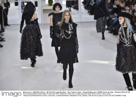 Paris Fashion Week - Chanel Modenschau 205562 Julien de Rosa Starface 2016-03-08 Paris France Fashion week ready to wear AW 2016. Defile de mode pret a porter automne hiver 2016. Chanel _sans_perso  Copyright: xJulienxdexRosax xStarfacex STAR_205562_069