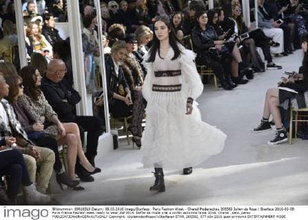 Paris Fashion Week - Chanel Modenschau 205562 Julien de Rosa Starface 2016-03-08 Paris France Fashion week ready to wear AW 2016. Defile de mode pret a porter automne hiver 2016. Chanel _sans_perso  Copyright: xJulienxdexRosax xStarfacex STAR_205562_077