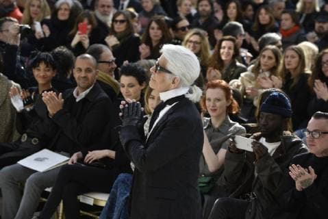Paris Fashion Week - Karl Lagerfeld besucht die Chanel Modenschau 205562 Julien de Rosa Starface 2016-03-08 Paris France Fashion week ready to wear AW 2016. Defile de mode pret a porter automne hiver 2016. Chanel Lagerfeld, Karl  Copyright: xJulienxdexRosax xStarfacex STAR_205562_079