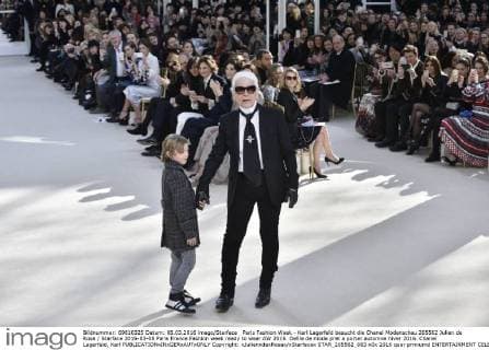 Paris Fashion Week - Karl Lagerfeld besucht die Chanel Modenschau 205562 Julien de Rosa Starface 2016-03-08 Paris France Fashion week ready to wear AW 2016. Defile de mode pret a porter automne hiver 2016. Chanel Lagerfeld, Karl  Copyright: xJulienxdexRosax xStarfacex STAR_205562_083