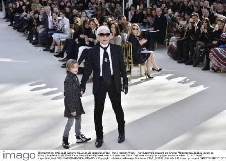 Paris Fashion Week - Karl Lagerfeld besucht die Chanel Modenschau 205562 Julien de Rosa Starface 2016-03-08 Paris France Fashion week ready to wear AW 2016. Defile de mode pret a porter automne hiver 2016. Chanel Lagerfeld, Karl  Copyright: xJulienxdexRosax xStarfacex STAR_205562_084