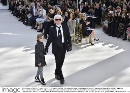 Paris Fashion Week - Karl Lagerfeld besucht die Chanel Modenschau 205562 Julien de Rosa Starface 2016-03-08 Paris France Fashion week ready to wear AW 2016. Defile de mode pret a porter automne hiver 2016. Chanel Lagerfeld, Karl  Copyright: xJulienxdexRosax xStarfacex STAR_205562_085