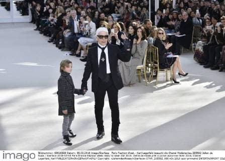 Paris Fashion Week - Karl Lagerfeld besucht die Chanel Modenschau 205562 Julien de Rosa Starface 2016-03-08 Paris France Fashion week ready to wear AW 2016. Defile de mode pret a porter automne hiver 2016. Chanel Lagerfeld, Karl  Copyright: xJulienxdexRosax xStarfacex STAR_205562_086