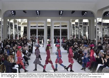 Paris Fashion Week - Chanel Modenschau 205562 Julien de Rosa Starface 2016-03-08 Paris France Fashion week ready to wear AW 2016. Defile de mode pret a porter automne hiver 2016. Chanel _sans_perso  Copyright: xJulienxdexRosax xStarfacex STAR_205562_091