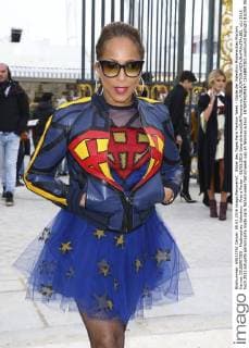 Bilder des Tages Paris Fashion Week - Gäste der Valentino Modenschau Marjory Harvey CELEBRITIES : Modenschau Valentino - Pret a Porter - 08 03 2016 GwendolineLeGoff Panoramic 
