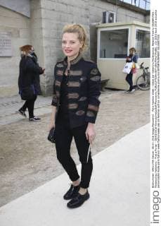 Paris Fashion Week - Gäste der Valentino Modenschau Melanie Thierry CELEBRITIES : Modenschau Valentino - Pret a Porter - 08 03 2016 GwendolineLeGoff Panoramic 