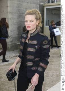 Paris Fashion Week - Gäste der Valentino Modenschau Melanie Thierry CELEBRITIES : Modenschau Valentino - Pret a Porter - 08 03 2016 GwendolineLeGoff Panoramic 