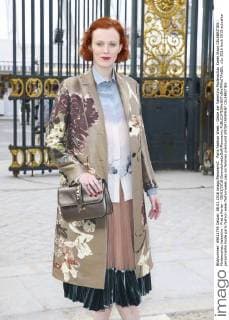 Paris Fashion Week - Gäste der Valentino Modenschau Karen Elson CELEBRITIES : Modenschau Valentino - Pret a Porter - 08 03 2016 GwendolineLeGoff Panoramic 