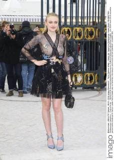 Paris Fashion Week - Gäste der Valentino Modenschau Karen Elson CELEBRITIES : Modenschau Valentino - Pret a Porter - 08 03 2016 GwendolineLeGoff Panoramic 