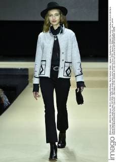Paris Fashion Week - agnes b. Modenschau 205568 Marineau Starface 2016-03-08 Paris France Fashion week ready to wear AW 2016. Defile de mode pret a porter automne hiver 2016. Agnes b. Editorial use only _sans_perso  Copyright: xMarineaux STAR_205568_013