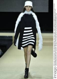 Paris Fashion Week - agnes b. Modenschau 205568 Marineau Starface 2016-03-08 Paris France Fashion week ready to wear AW 2016. Defile de mode pret a porter automne hiver 2016. Agnes b. Editorial use only _sans_perso  Copyright: xMarineaux STAR_205568_048
