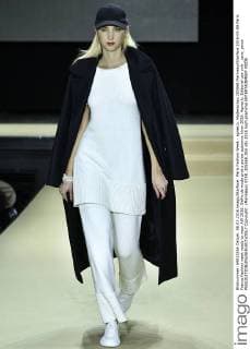 Paris Fashion Week - agnes b. Modenschau 205568 Marineau Starface 2016-03-08 Paris France Fashion week ready to wear AW 2016. Defile de mode pret a porter automne hiver 2016. Agnes b. Editorial use only _sans_perso  Copyright: xMarineaux STAR_205568_055