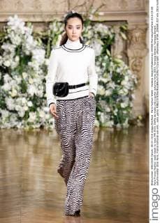 Paris Fashion Week - Vanessa Seward Modenschau 205569 Marineau Starface 2016-03-08 Paris France Fashion week ready to wear AW 2016. Defile de mode pret a porter automne hiver 2016. Vanessa Seward. Vanessa Seward , autumn-winter 2016 Paris, France Editorial use only _sans_perso  Copyright: xMarineaux STAR_205569_017