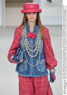 Paris Fashion Week - Chanel Modenschau 205567 Marineau Starface 2016-03-08 Paris France Fashion week ready to wear AW 2016. Defile de mode pret a porter automne hiver 2016. Chanel. Chanel , autumn-winter 2016 Paris, France _sans_perso  Copyright: xMarineaux STAR_205567_012