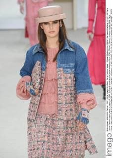 Paris Fashion Week - Chanel Modenschau 205567 Marineau Starface 2016-03-08 Paris France Fashion week ready to wear AW 2016. Defile de mode pret a porter automne hiver 2016. Chanel. Chanel , autumn-winter 2016 Paris, France _sans_perso  Copyright: xMarineaux STAR_205567_017