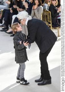 Paris Fashion Week - Chanel Modenschau 205567 Marineau Starface 2016-03-08 Paris France Fashion week ready to wear AW 2016. Defile de mode pret a porter automne hiver 2016. Chanel. Chanel , autumn-winter 2016 Paris, France Lagerfeld, Karl; Kroenig, Hudson  Copyright: xMarineaux STAR_205567_116