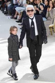 Bilder des Tages Paris Fashion Week - Chanel Modenschau 205567 Marineau Starface 2016-03-08 Paris France Fashion week ready to wear AW 2016. Defile de mode pret a porter automne hiver 2016. Chanel. Chanel , autumn-winter 2016 Paris, France Lagerfeld, Karl; Kroenig, Hudson  Copyright: xMarineaux STAR_205567_118
